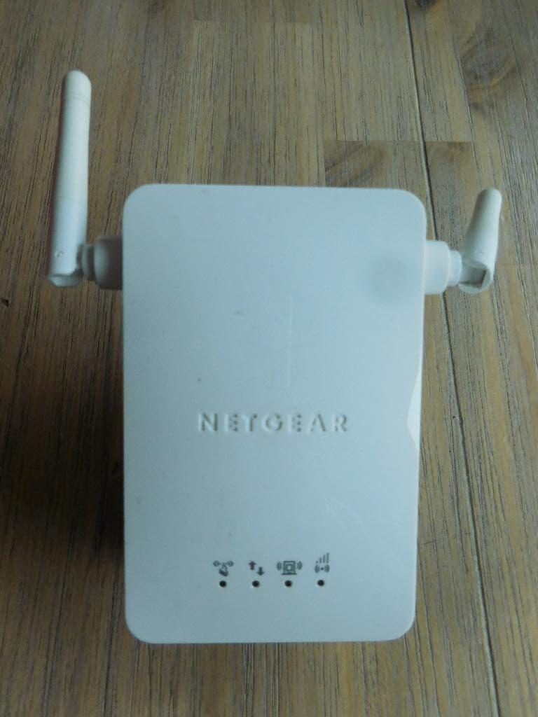 wifi ontvanger. Netgear. WM 3000RP. 300 Mbit/s. Wit, Ophalen of Verzenden, Zo goed als nieuw, NETGEAR