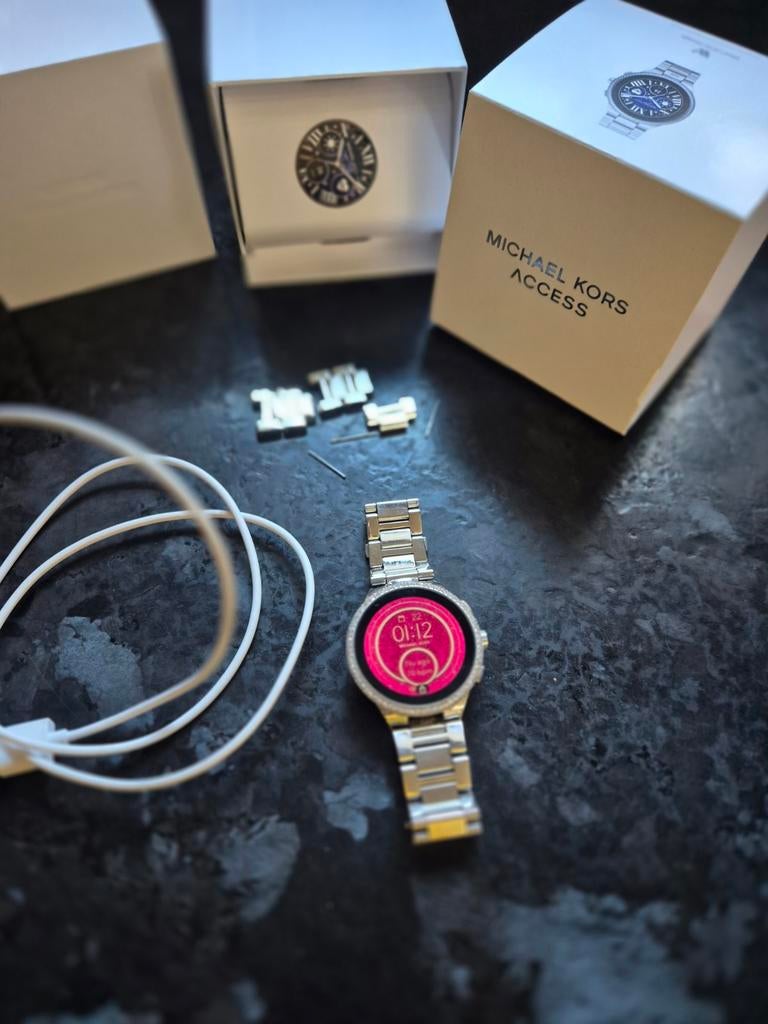 Michael Kors Smartwatch, Ophalen of Verzenden, Zo goed als nieuw, Zilver, Android