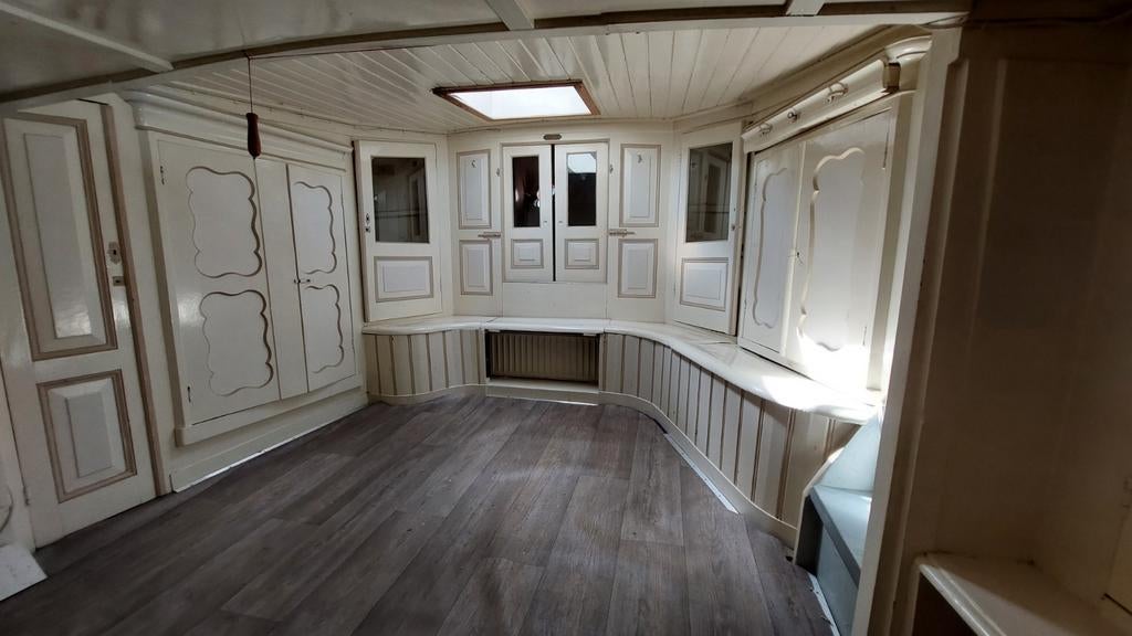UNIEKE KANS Karakteristieke woonboot tjalk 19.95X3.80 m, 45 m², Verkoop zonder makelaar, 3 kamers