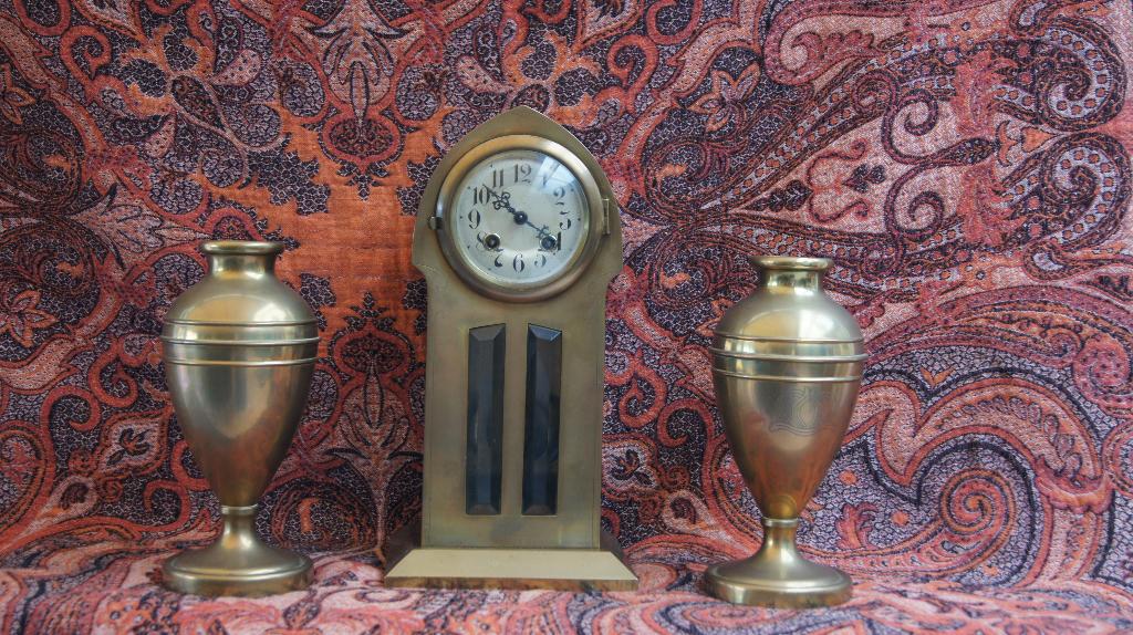 Klokstel met vazen, Ophalen of Verzenden