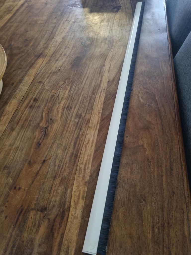 Tocht borstel voor onder de deur, Ophalen