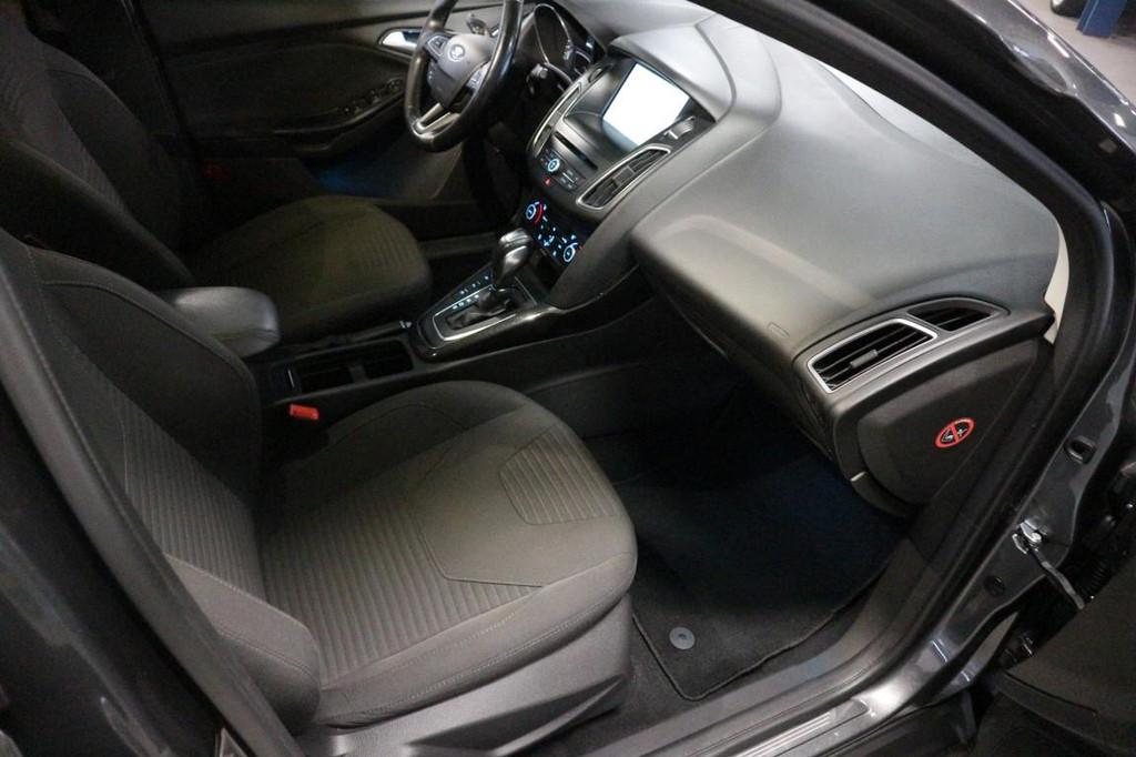 Ford Focus Wagon 1.5 Titanium AUTOMAAT / 12 MAANDEN GARANTIE, Auto's, 4 cilinders, 150 pk, Origineel Nederlands, 690 kg