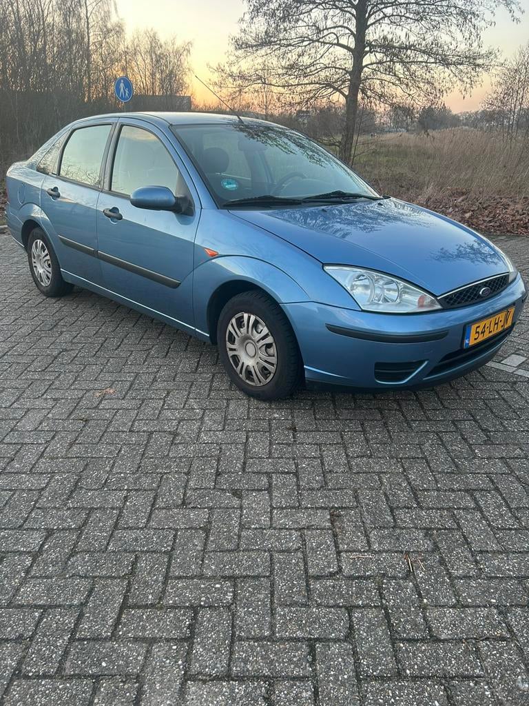 Ford Focus 1.6 I Trend SDN AUT 2003 Blauw Airco Trekhaak, 1596 cc, 4 cilinders, Blauw, 100 pk