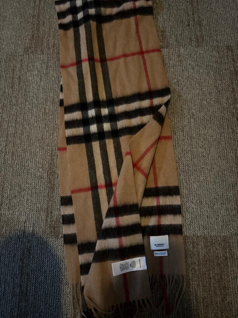 Burberry sjaal, Ophalen of Verzenden, Zo goed als nieuw, Maat 46/48 (XL) of groter, Sjaal