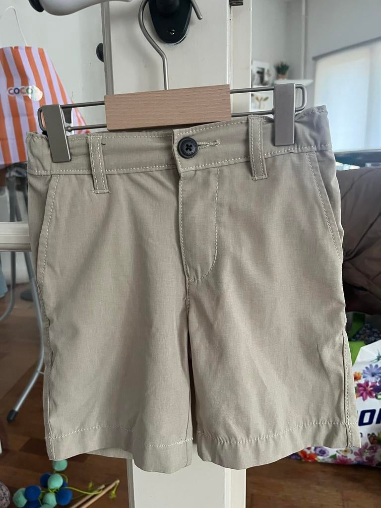 OshKosh B'gosh korte broek maat 4A, Ophalen of Verzenden, Zo goed als nieuw, Jongen of Meisje, Broek