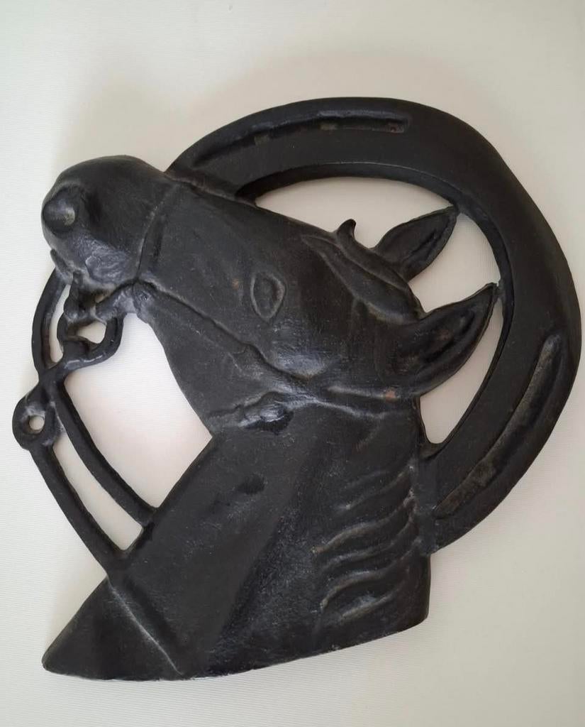 Gietijzeren paardenhoofd met hoefijzer wanddecoratie, Antiek en Kunst, Ophalen