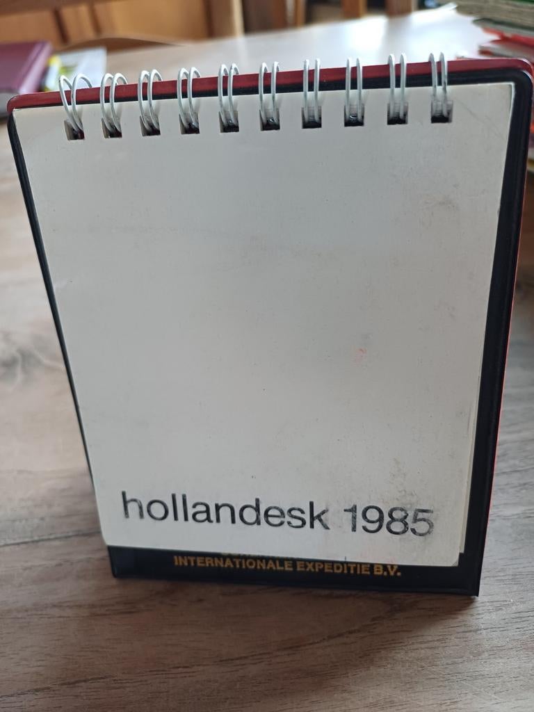 Gratis: bureaukalender Schenker & Co 1985, Diversen, Ophalen of Verzenden, Maandkalender