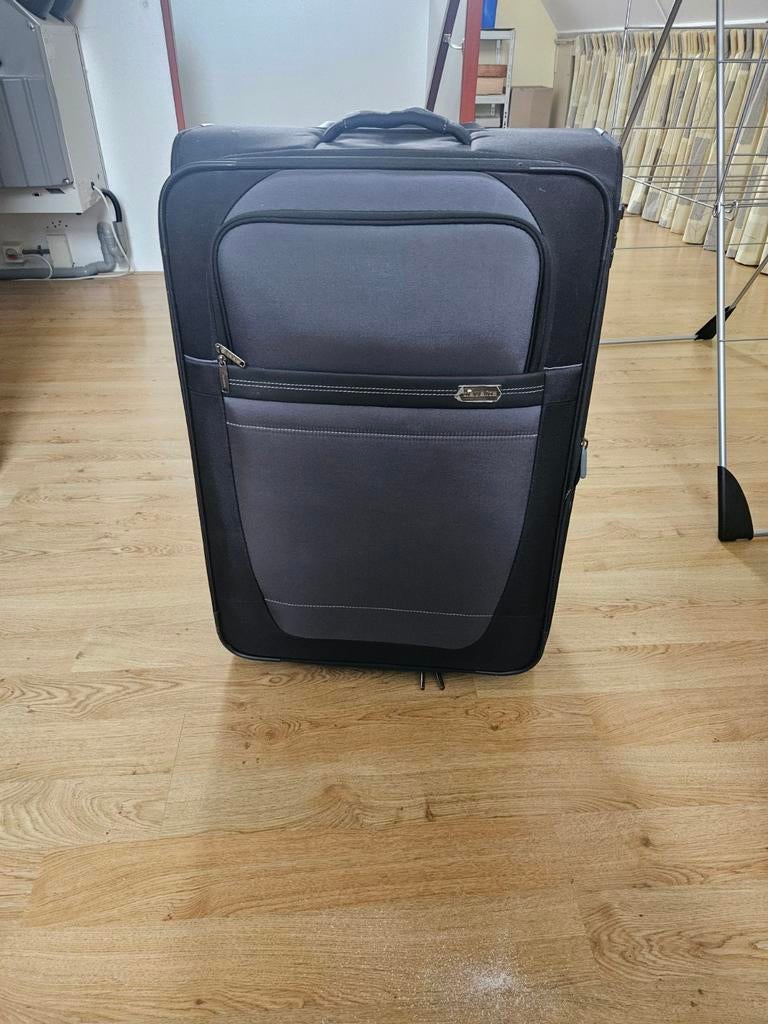 Handige reiskoffer met wieltjes - Zwart/Grijs, Sieraden, Tassen en Uiterlijk, Koffers, Wieltjes, Gebruikt, Zacht kunststof, 35 tot 45 cm