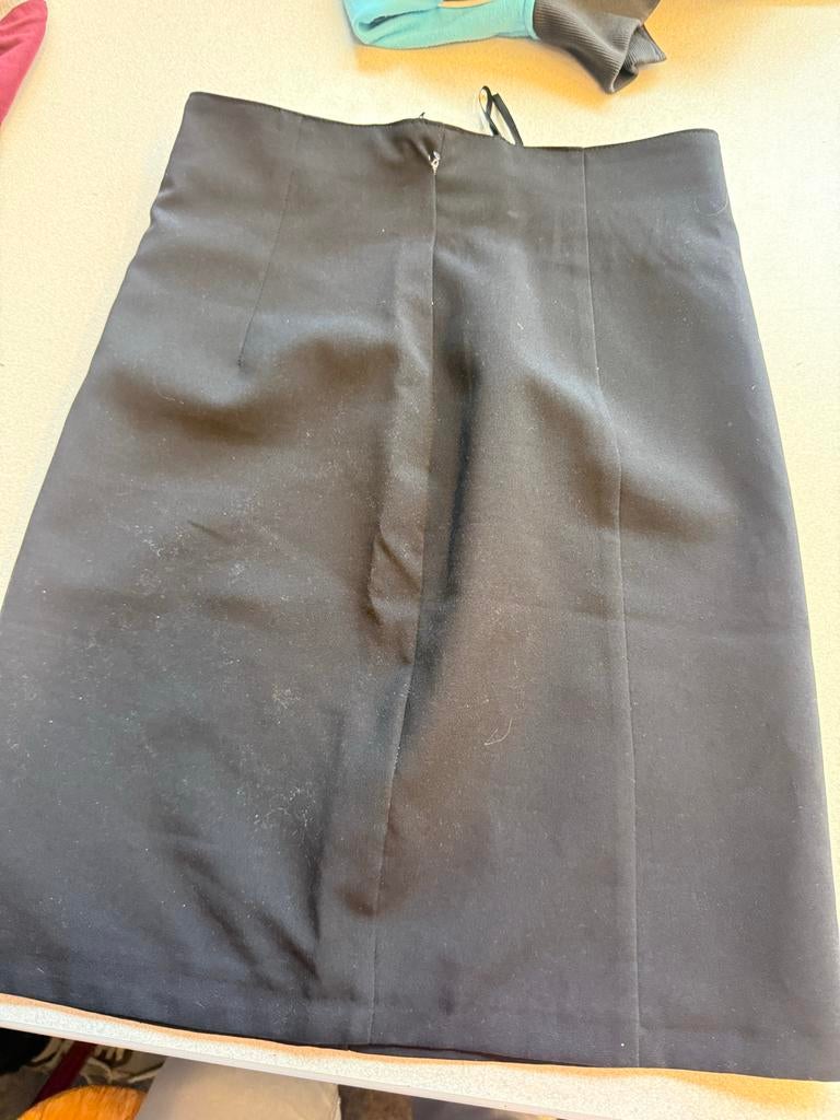 Zwarte rok met rits aan de achterkant, Kleding | Dames, Rokken, Zwart, Gedragen, Boven de knie, Ophalen