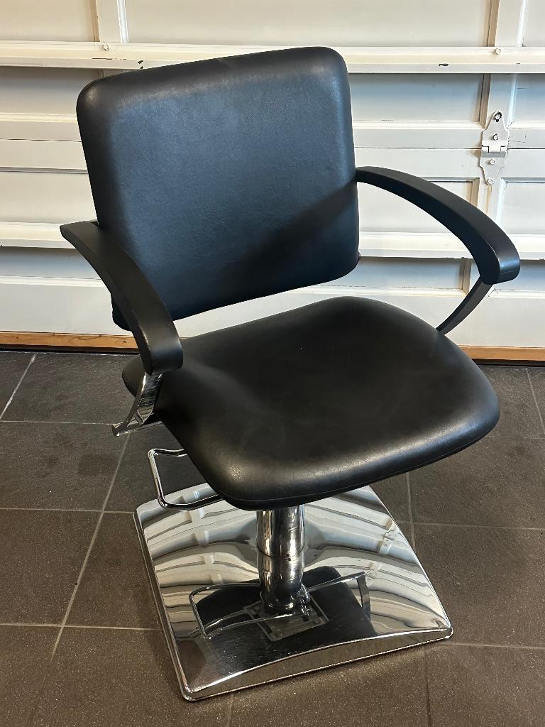 Kappersstoel ComAir, Ophalen, Gebruikt, Zwart, Eén