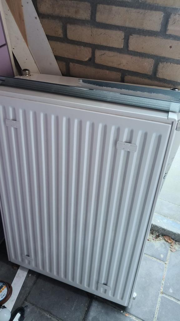 2 radiatoren wit Brugman, Ophalen, 30 tot 80 cm, Gebruikt, Radiator