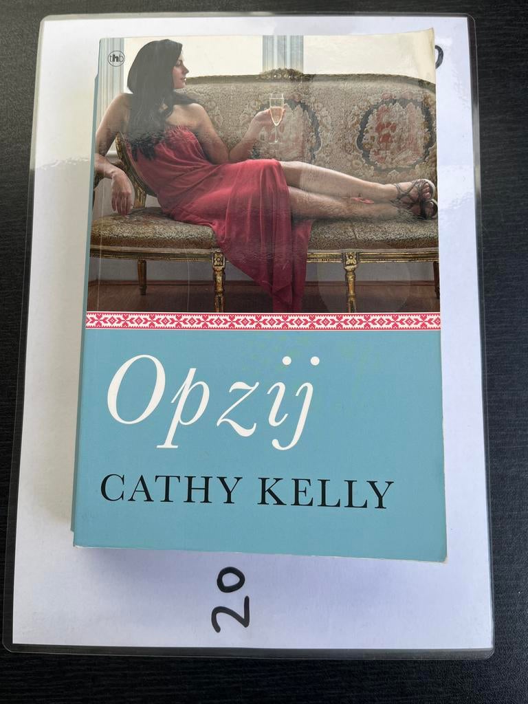 Opzij - Cathy Kelly (Roman), Ophalen of Verzenden, Zo goed als nieuw, Nederland