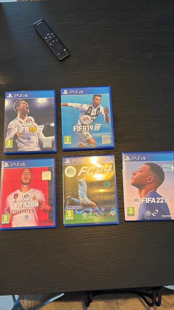5x Fifa  25 euro voor alle 5 in één koop., Spelcomputers en Games, Games | Sony PlayStation 4, Gebruikt, Ophalen of Verzenden
