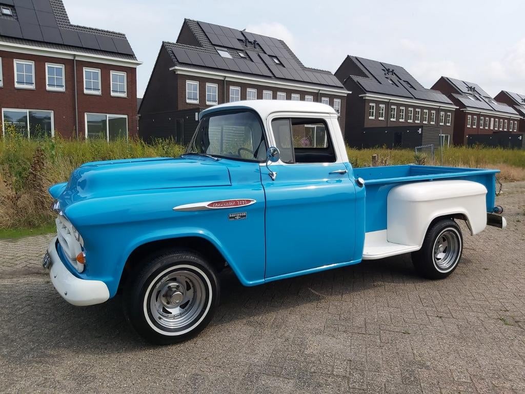 Chevrolet 3200 Apache pick-up uit 1957 oldtimer., Achterwielaandrijving, Chevrolet, Blauw, Leder en Stof
