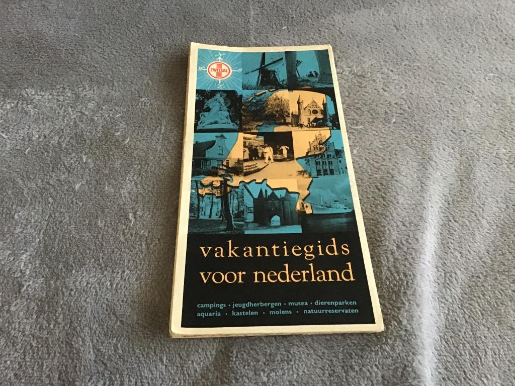 Vakantiegids voor Nederland van Zwitsal, Overige typen, Ophalen of Verzenden, Benelux, Gelezen