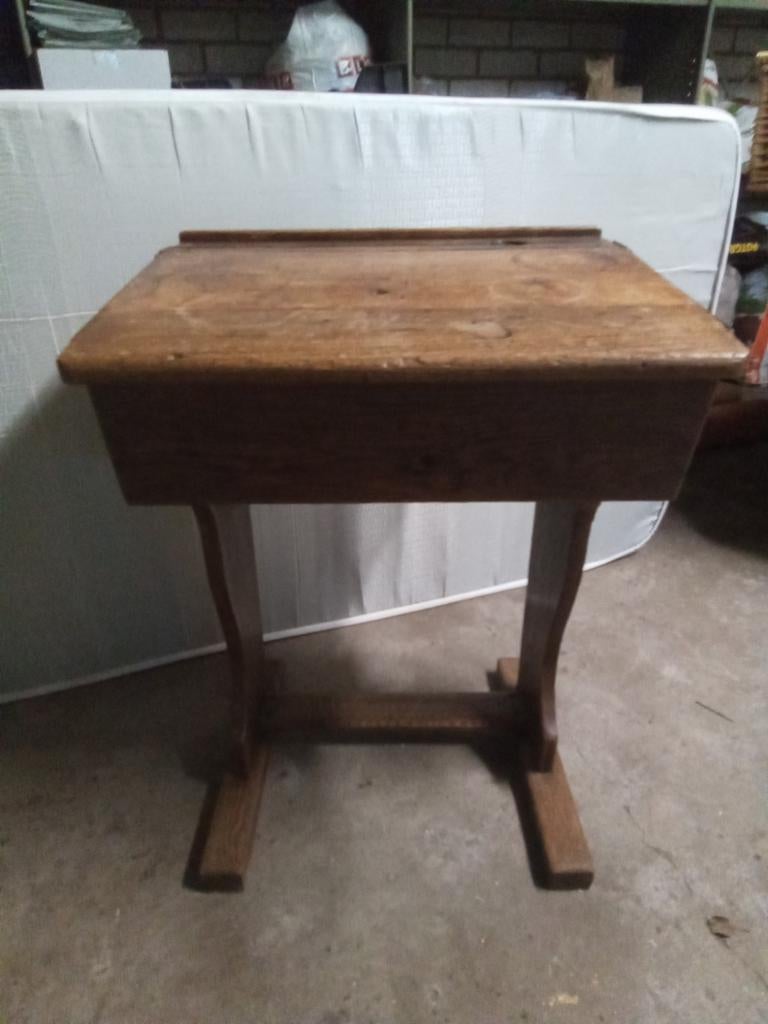 Antiek eiken schoolbankje, tafeltje.  Porseleinen inktpotje, Ophalen