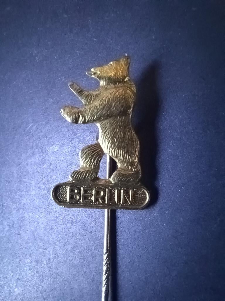 Speldje Berlin (beer), Ophalen, Gebruikt, Overige onderwerpen, Speldje of Pin