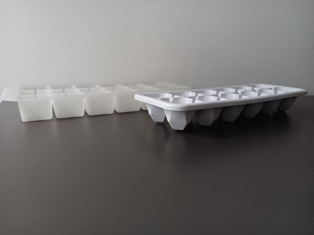 Set van 2 ijsblokjesvormen kunststof, Huis en Inrichting, Keuken | Keukenbenodigdheden, Ophalen of Verzenden, Gebruikt