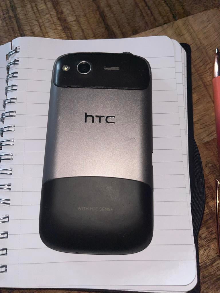 Vintage HTC telefoon (Wildfire S of Desire S), Telecommunicatie, Mobiele telefoons | HTC, Ophalen, HTC, Zonder simlock, Niet werkend