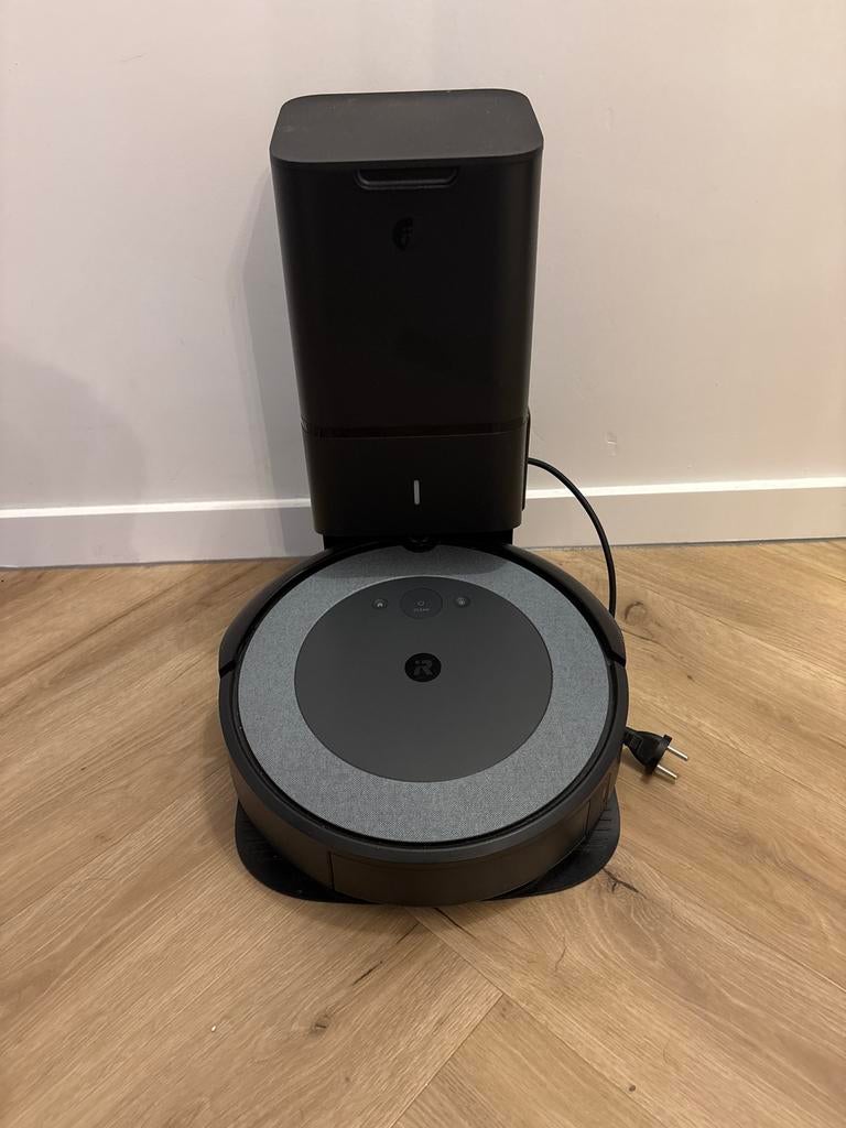 iRobot Roomba i5 Robotstofzuiger met zelflegende basis, Ophalen of Verzenden, Zo goed als nieuw, Reservoir, Robotstofzuiger