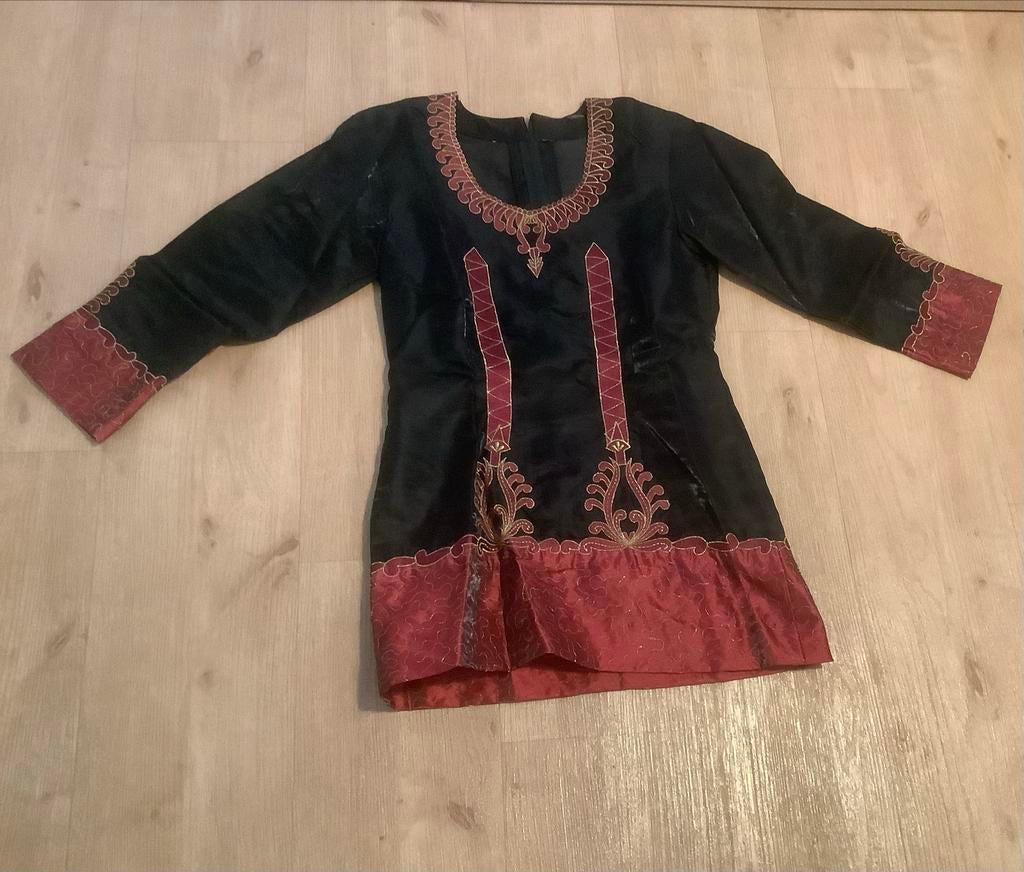 2 Handgemaakte Indonesische Kostuums/Feestkleding, Kleding | Dames, Carnavalskleding en Feestkleding, Zo goed als nieuw, Kleding