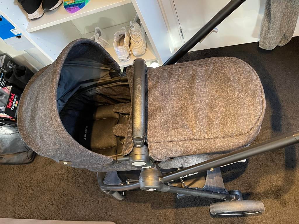 Maxi Cosi Zelia Nomad Black, Zo goed als nieuw, Verstelbare duwstang, Maxi-Cosi, Ophalen