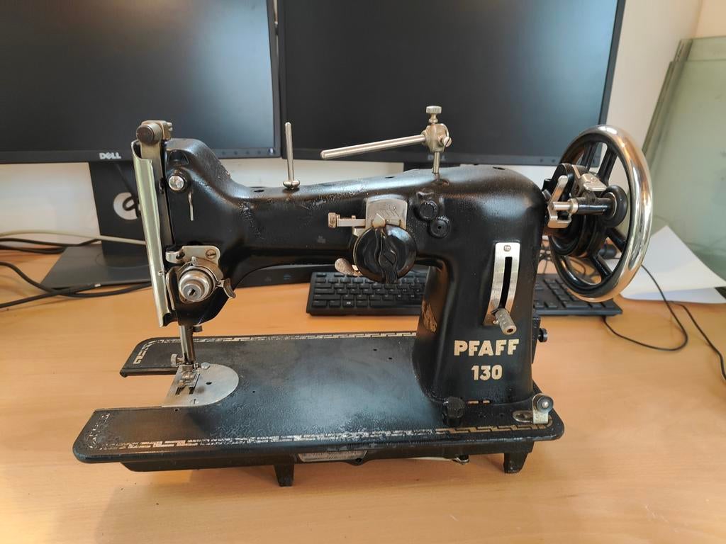 Pfaff 130 Naaimachine (onderdelen/restauratie), Hobby en Vrije tijd, Naaimachines en Toebehoren, Ophalen of Verzenden, Naaimachine
