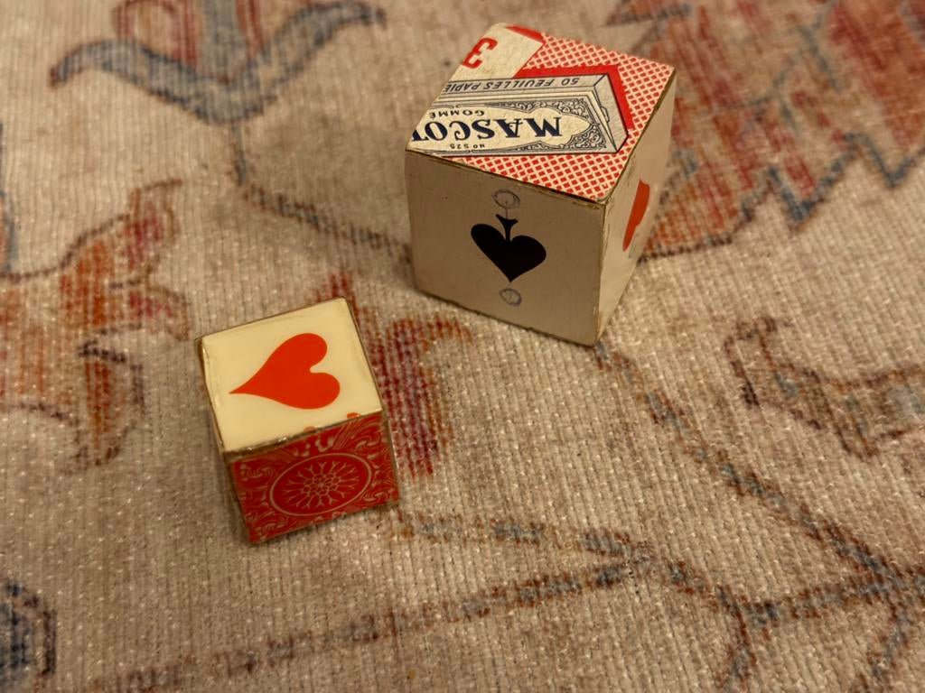 vintage dobbelstenen met speelkaartsymbolen, Ophalen of Verzenden, Zo goed als nieuw