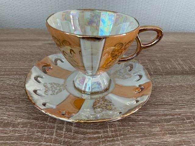 1 Kop en Schotel met parelmoer, Overige materialen, Gebruikt, Ophalen of Verzenden, Overige stijlen