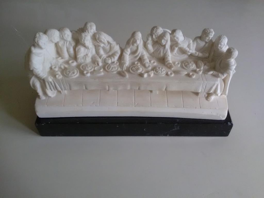 Beeldpartij het laatste avondmaal  op marmeren sokkel, Ophalen of Verzenden