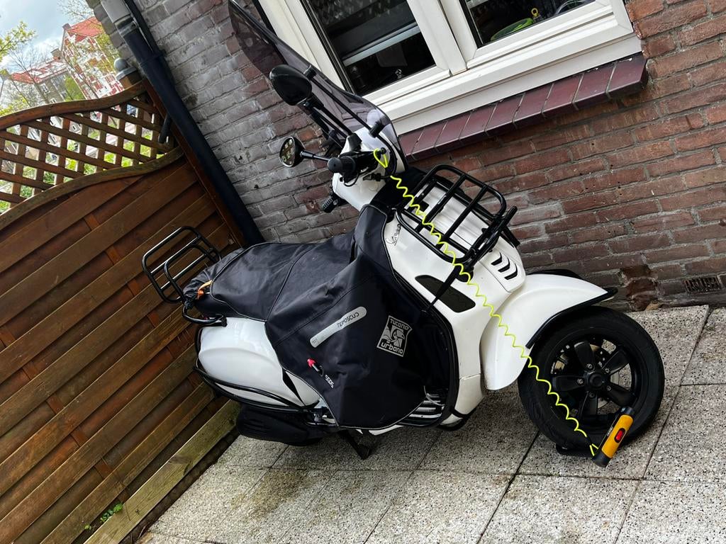 Vespa Primavera 2015, Fietsen en Brommers, Snorfietsen en Snorscooters, Ophalen of Verzenden, Zo goed als nieuw, Benzine, Vespa
