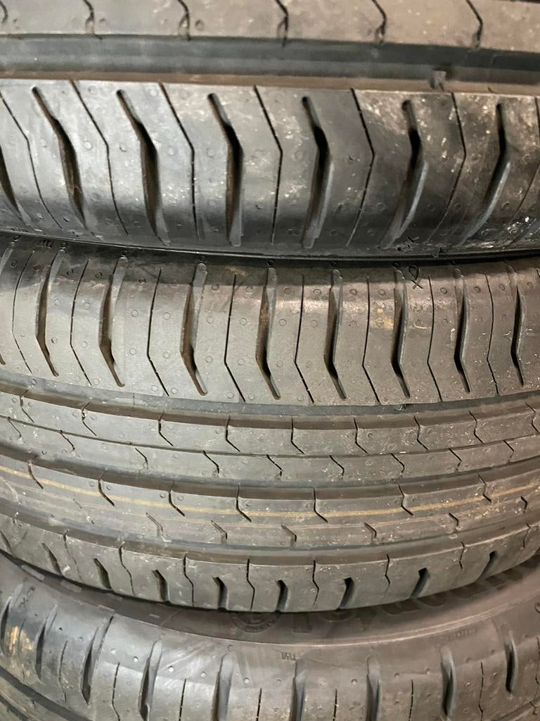 “185 50 16 continental. Demo. Puntjes zitten er nog op”, Ophalen, Gebruikt, 16 inch, 185 mm