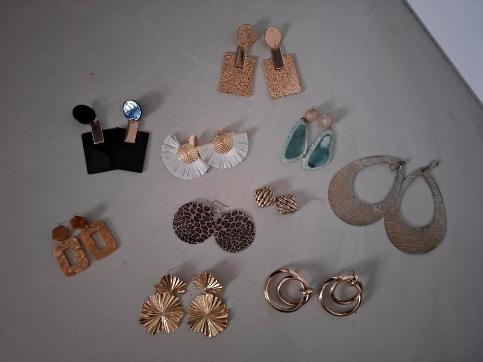 Leuke set van 10 paar oorbellen - Nieuw! H&M zara hema, Overige materialen, Hangers, Zwart, Ophalen of Verzenden