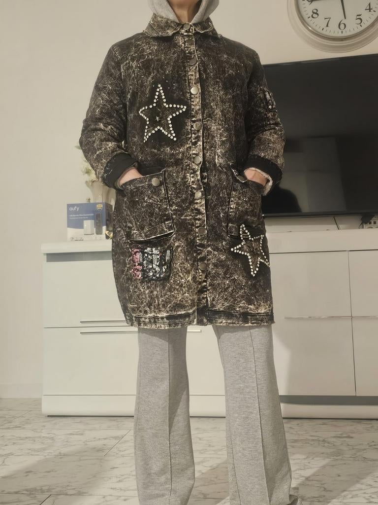 spijkerjasje met bont aan de binnenkant en geborduurde zakke, Ophalen of Verzenden, Nieuw, Maat 38/40 (M), Blauw