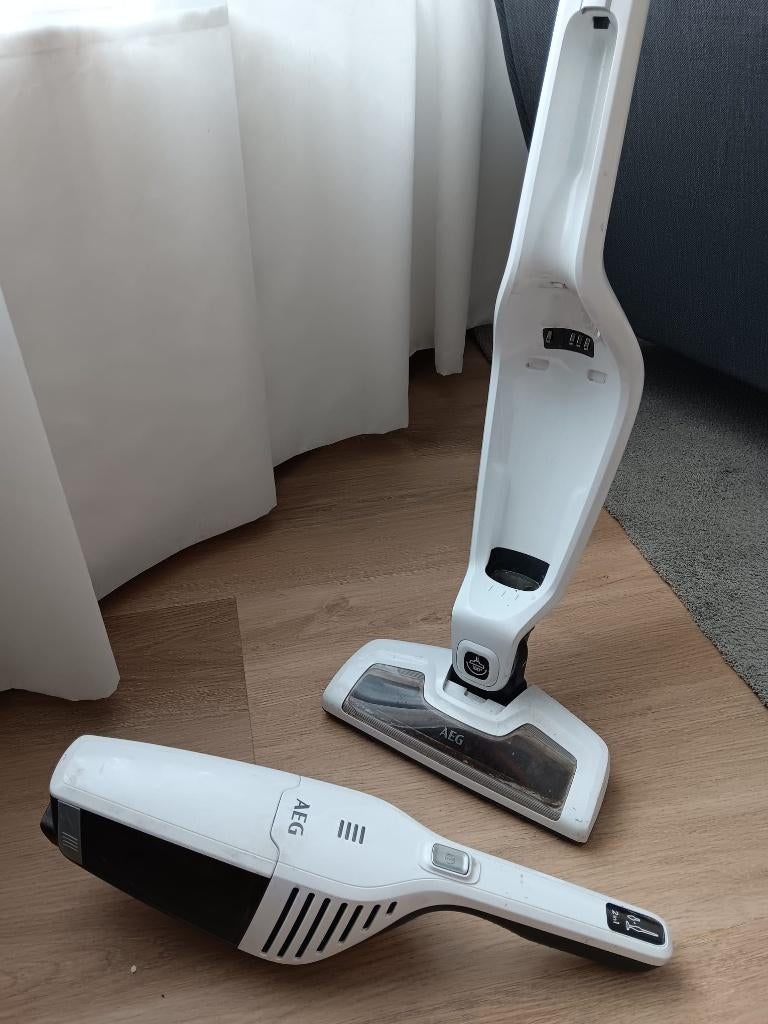 Steelstofzuiger AEG (batterij vervangen), Witgoed en Apparatuur, Stofzuigers, Gebruikt, Stofzuiger, Reservoir, Ophalen of Verzenden