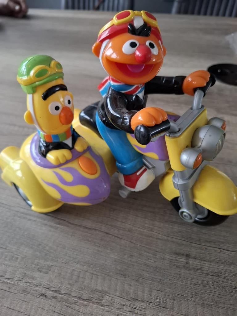 Bert en ernie op de motor, Ophalen of Verzenden