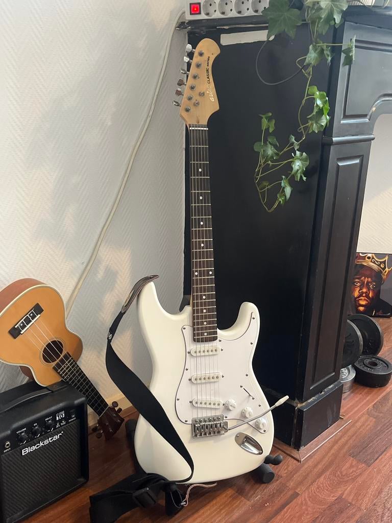 Elektrische gitaar set + versterker, Met versterker, Zo goed als nieuw, Solid body, Ophalen