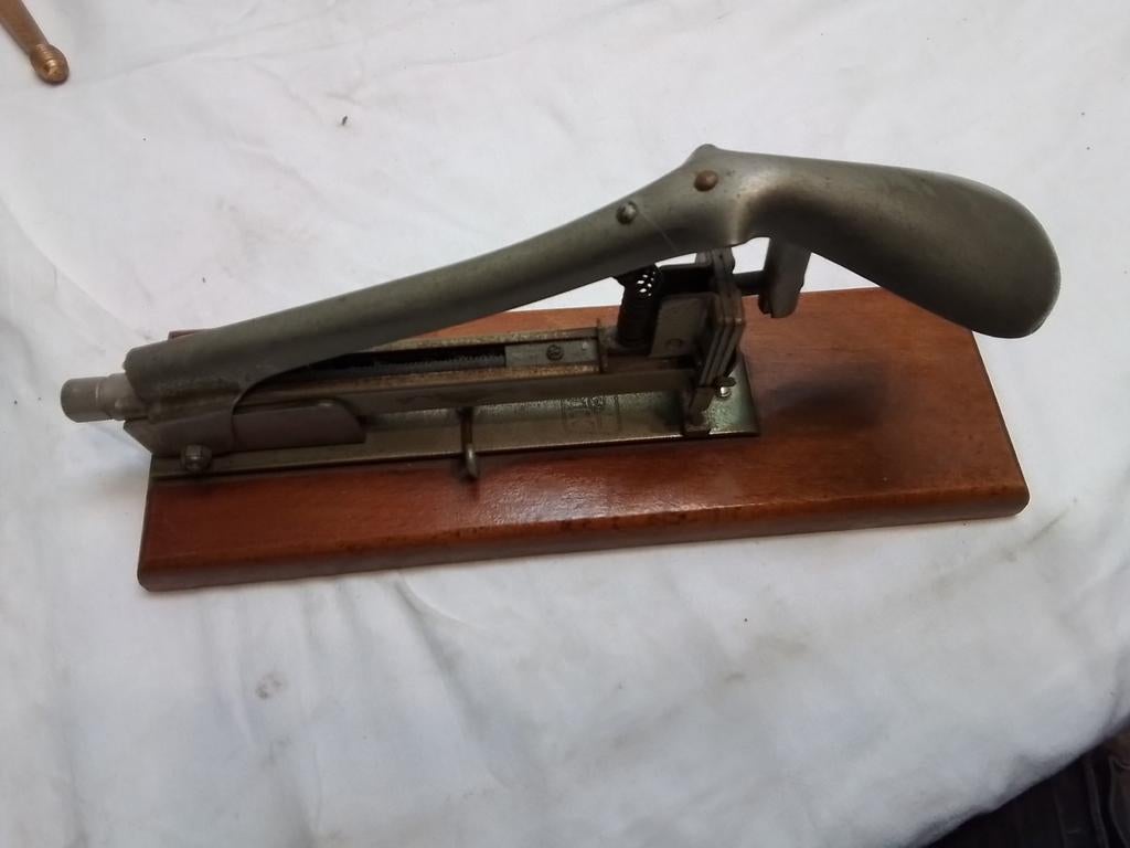 Oude Vintage Nietmachine, Ophalen of Verzenden