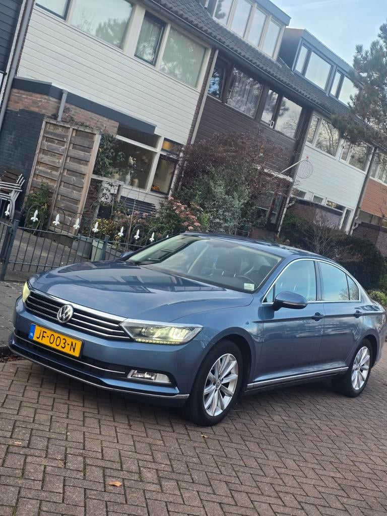 Volkswagen Passat 1.6 TDI 88KW BMT DSG 2016 Blauw, Voorwielaandrijving, 4 cilinders, Blauw, Leder en Stof
