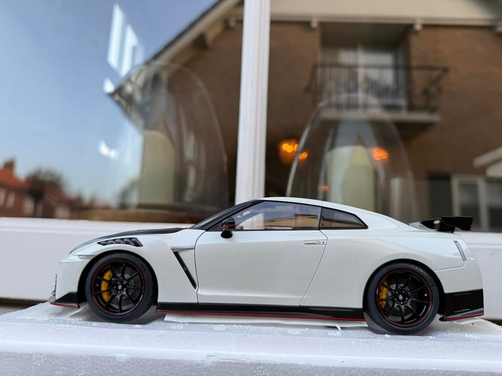 1:18 Nissan GT-R R35 Nismo Brilliant White Autoart 77501, Auto, Autoart, Nieuw, Ophalen of Verzenden
