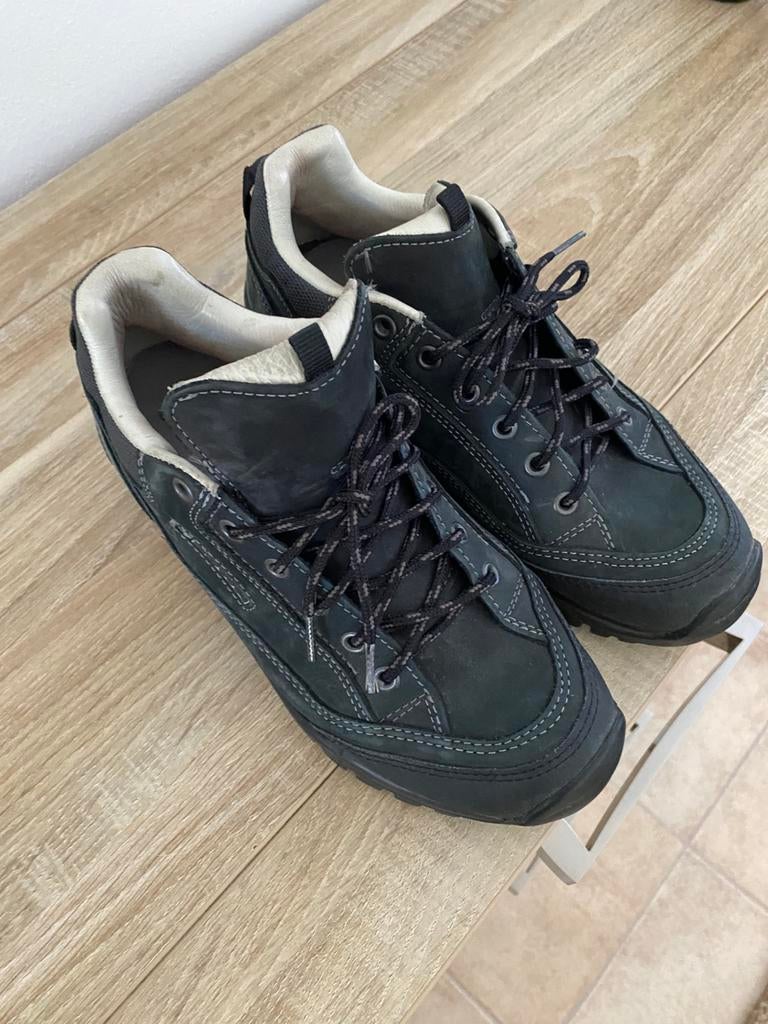 Lowa wandelen schoenen, Ophalen of Verzenden, Zo goed als nieuw, Zwart, Wandelschoenen of Bergschoenen