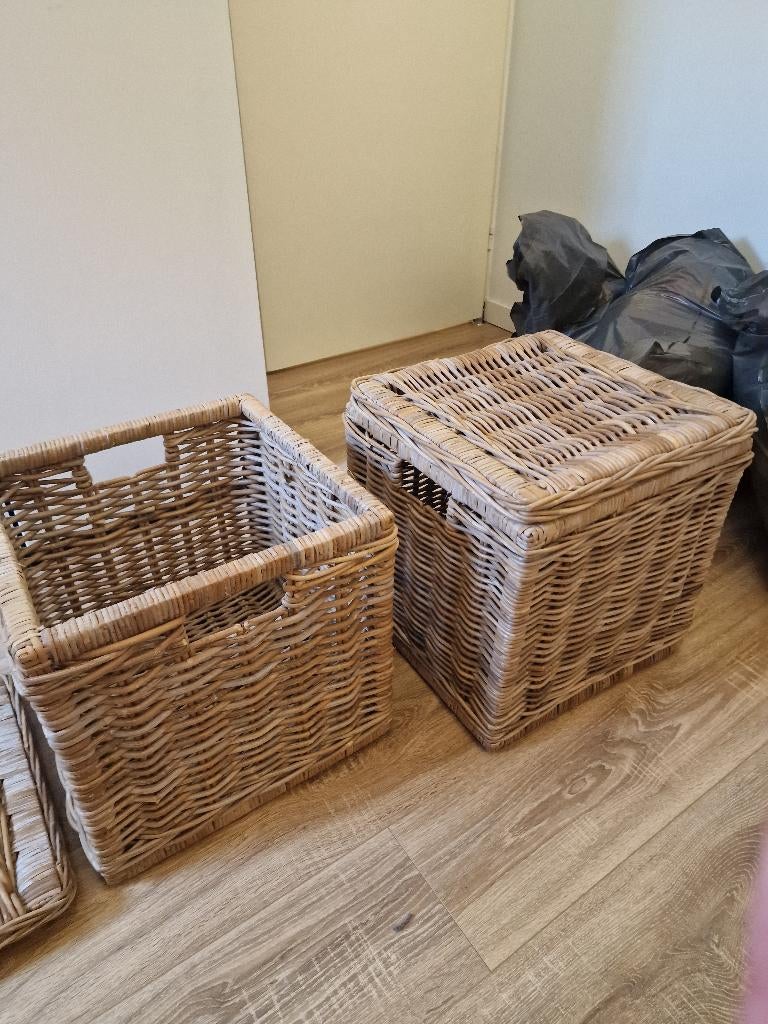 Rieten poefjes, Huis en Inrichting, Banken | Voetenbanken en Poefen, Ophalen, Minder dan 50 cm, Vierkant, Zo goed als nieuw