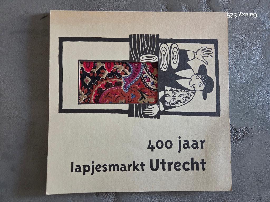 Utrecht lapjesmarkt 400 jaar, Boeken, Ophalen of Verzenden, Gelezen