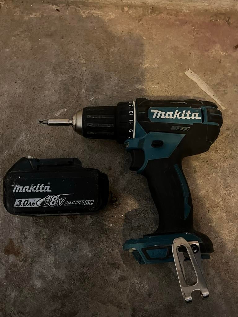 Makita boor- schroefmachine met accu, Gebruikt, Variabele snelheid, Ophalen of Verzenden, Boor- en Schroefmachine