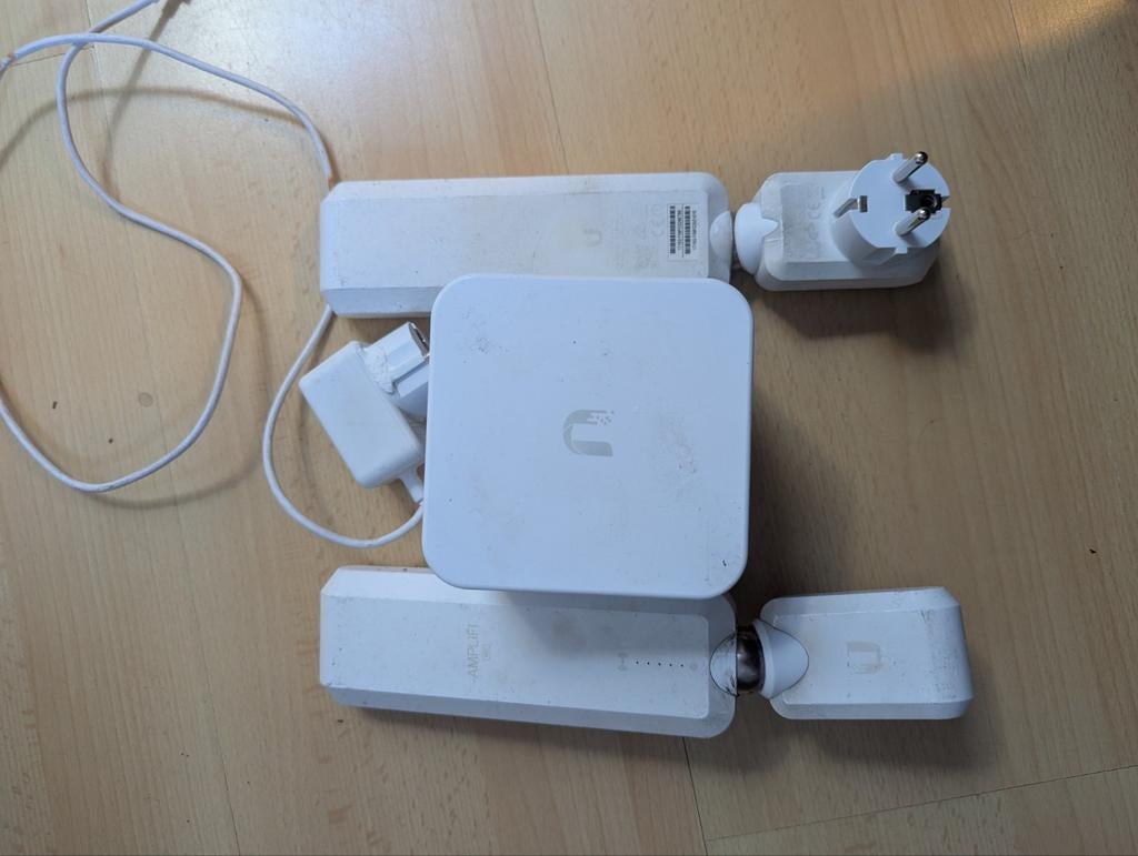 Ubiquiti AmpliFi HD Mesh Wi-Fi Systeem (Router + 2 Mesh), Ophalen of Verzenden, Gebruikt, Router, Ubiquiti AmpliFi