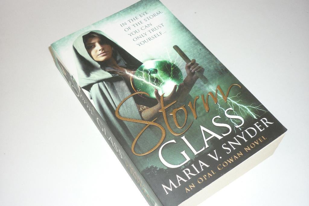 Maria V. Snyder: Storm Glass, Ophalen of Verzenden, Zo goed als nieuw