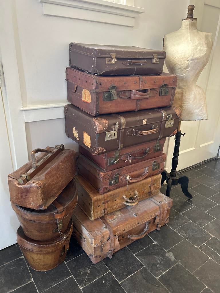 Verzameling van 7 leren koffers, Ophalen