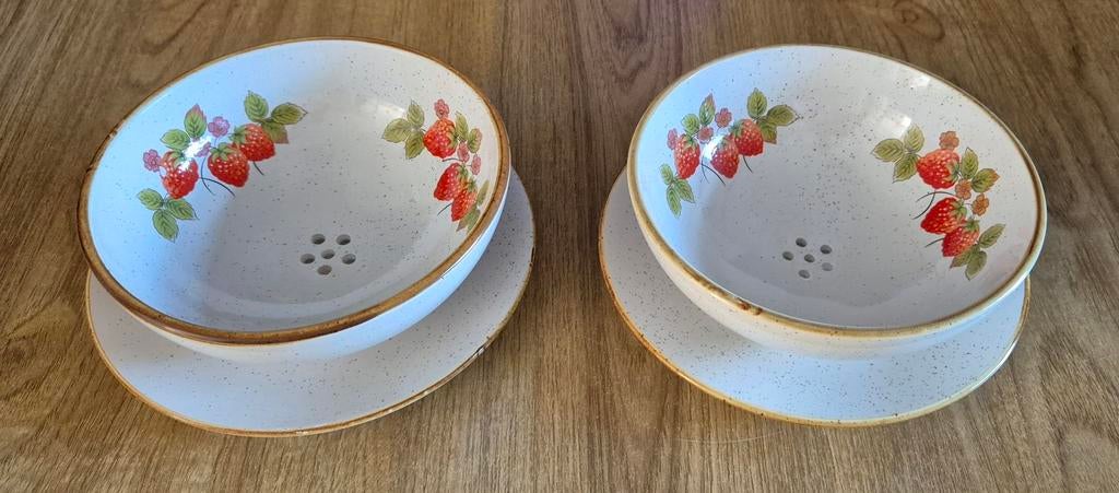 2x vintage fruittest met onderbord, Ophalen of Verzenden, Zo goed als nieuw, Aardewerk