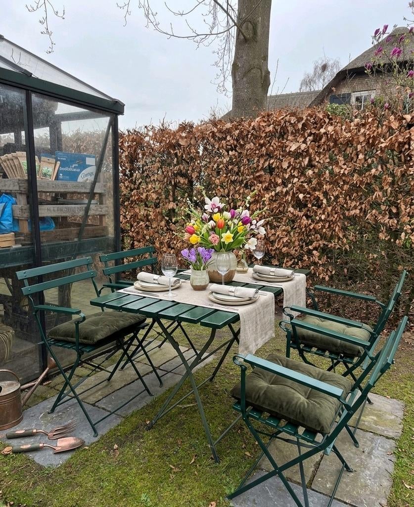 Stevig Frans bistroset tafel 70x100 en 4 klapstoelen izgs, Ophalen