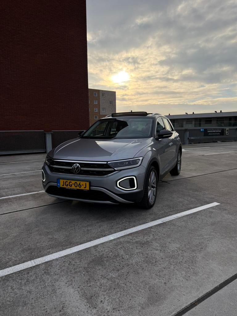 Volkswagen T-Roc 1.5 TSI 150pk 7-DSG 2022 MET GARANTIE, 1498 cc, 4 cilinders, Open dak, 1253 kg
